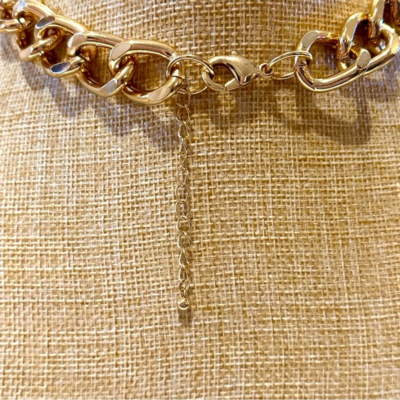 Chunky Gold Tone chain statement necklace - open links with lobster clasp - Picture 11 of 11